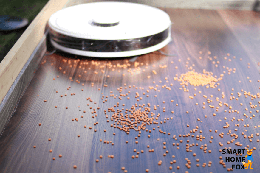 Ecovacs Deebot N8 PRO reinigt entlang der Leisten